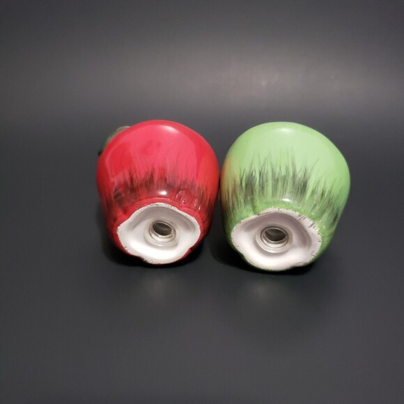 Apple Salt & Pepper Shakers Red / Green ( 3" x 2.5 " ) - Picture 4 of 8